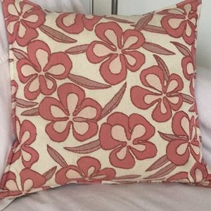 Designer Pillow Hable Construction 16”